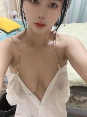 肤白微丰满大胸倩倩