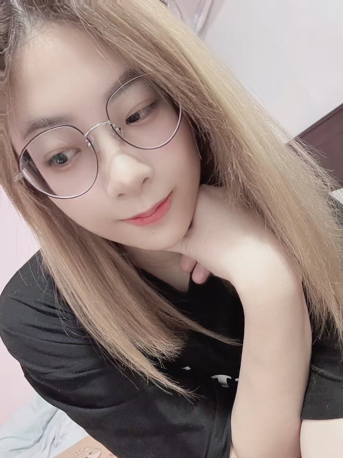 粉嫩的变装角色妹妹